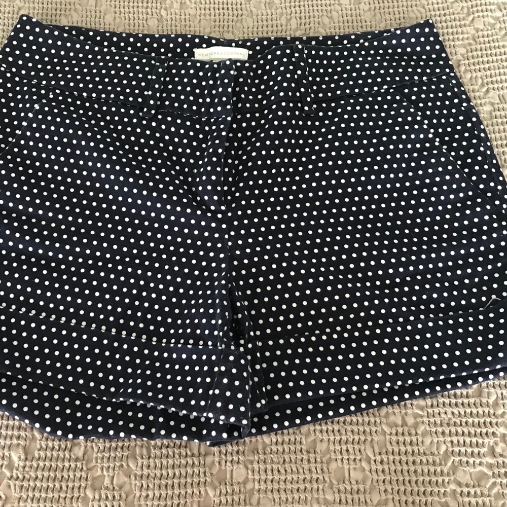New York & company size 6 navy and white shorts
